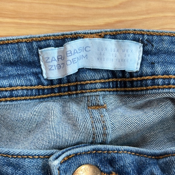 Zara Basic Capris Painted Stretchy Jeans | Size 12 - Picture 7 of 8